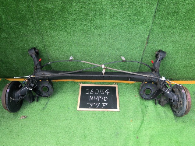 【中古】アクア DAA-NHP10 リア アクスル ビーム ホーシング 52110-52332 自社品番260154 082｜くるまの110ばん