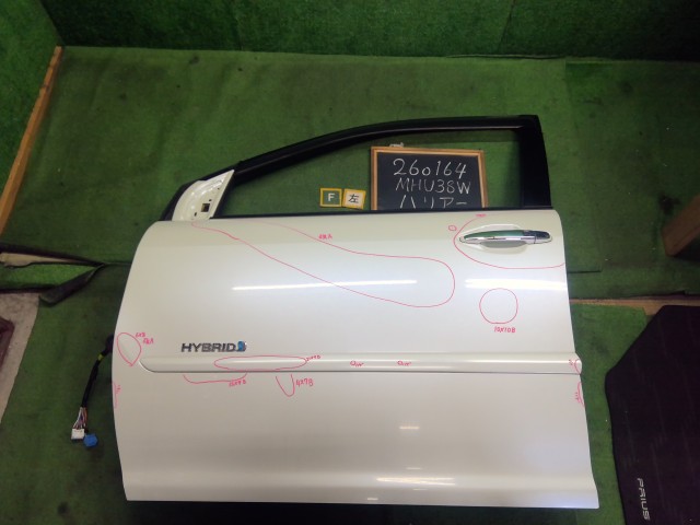 【中古】ハリアー DAA-MHU38W 左 フロント ドア 67002-48060 自社品番260164 070