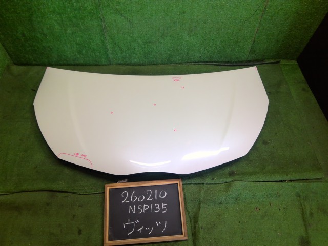 【中古】ヴィッツ DBA-NSP135 ボンネットフード 53301-52310 自社品番260210 070|くるまの110ばん