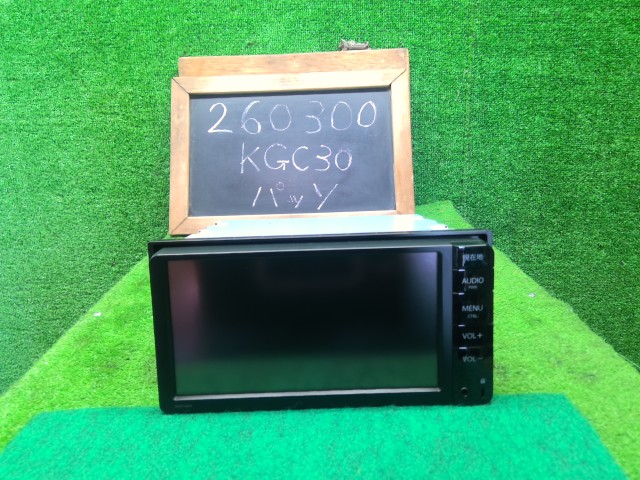 【中古】パッソ DBA-KGC30 カーナビゲーション NSCP-W64 自社品番260300 X88｜くるまの110ばん
