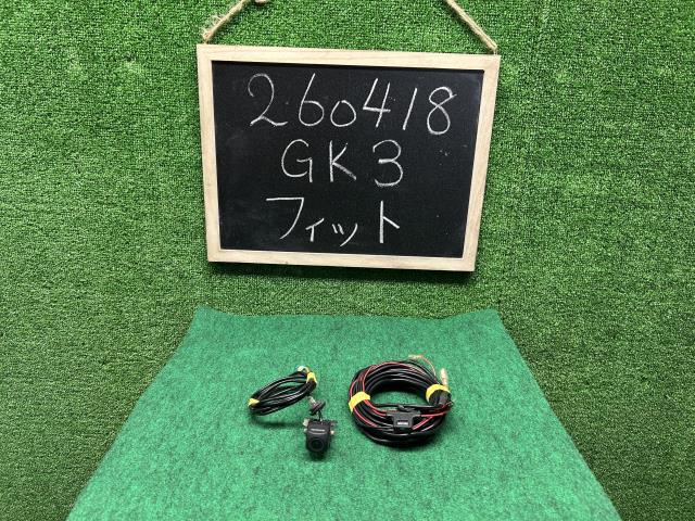 【中古】フィット DBA-GK3 バックカメラ 自社品番260418 NH880M|くるまの110ばん