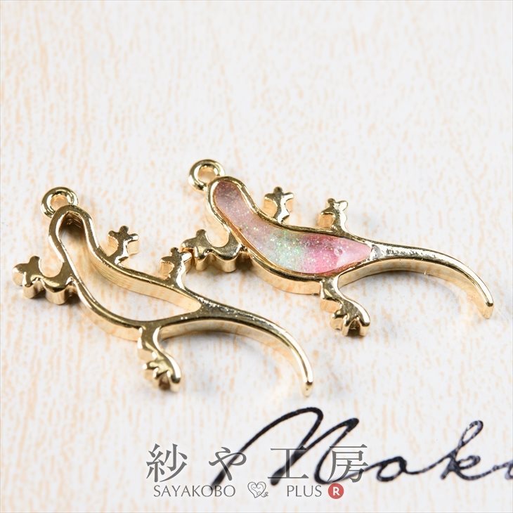18K ゴールド トカゲ チャーム 楽天市場】☆金属チャーム 枠形 トカゲ B 10個入り 30*12mm