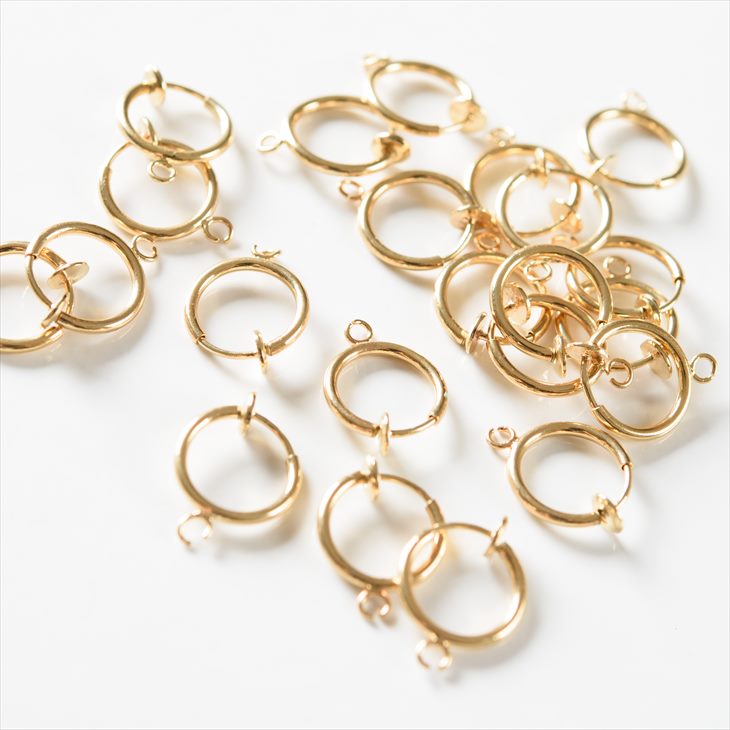 楽天市場 ポイント11倍 イヤリング パーツ 約個 10ペア フープイヤリング ゴールド 13mm ニッケルフリー アレルギー対応 ノンホールピアス 丸カン付き 約1 3cm ハンドメイド 金具 イヤリングパーツ イヤリング金具 さや工房 11倍 アクセサリーパーツの店 紗や工房