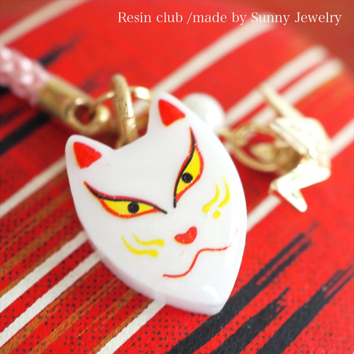 楽天市場 Resin Club レジンクラブ 埋め込みレジンシール 狐面 白 赤 150mm 1枚 1ヶ 仮面 レジンクラブ シール レジン用 封入 レジン資材 仮装 祭り レジン用品 レジンシール レジン封入 材料 問屋 ハンドメイド資材 さや工房 手作り アクセサリーパーツの店 紗や工房