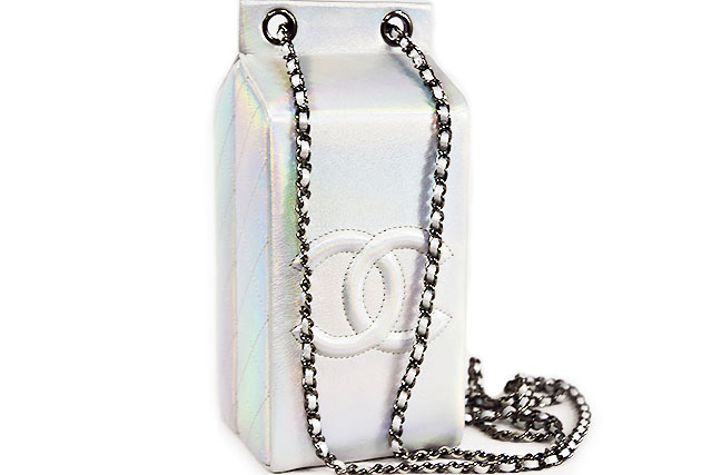 Chanel シャネル 牛乳パック型 パーティバッグ チェーンショルダーバッグ イヴニングバッグ 金具 シルバー金具 シルバー シャイニーレザー ラインストーン パール S金具 ココマーク Ccマーク 本物 新品同様 Mpgbooks Com