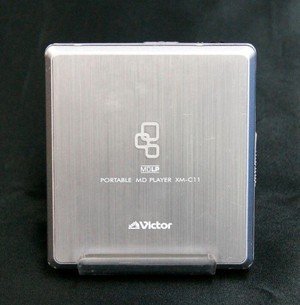 【中古】［人並み外れたに好いたらしい］Victor 優勝者 JVC XM-C11-S しろがね色 携帯型MD電気蓄音機 MDLP相応う （MD生まれ変わり専用機/MDウォークマン）