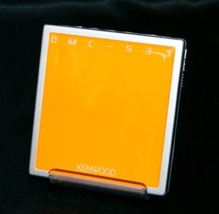【中古】［人並み外れたに好いたらしい］KENWOOD ケンウッド DMC-S33-D(オレンジ色) 携帯型MD電気蓄音機 MDLP相応う (MD生まれ変わり専用機/MDウォークマン) 本体