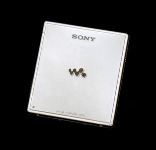 【中古】［人並み外れたに好いたらしい］SONY ソニー MZ-E620（-S） しろがね色 携帯型MD電気蓄音機 MDLP相応う （MD生まれ変わり専用機/MDウォークマン）