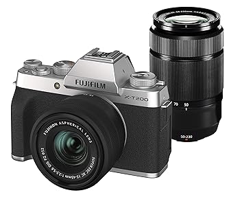 【中古】［非常に良い］富士フイルム(FUJIFILM) ミラーレス一眼カメラ X-T200ダブルズームレンズキット シルバー X-T200WZLK-S
