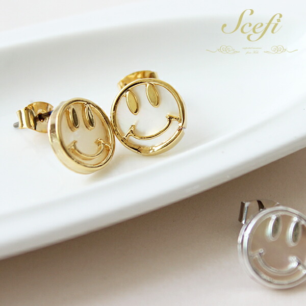 255❤️送料込490❤️スマイル❤️ニコちゃん❤️ピアス❤️ホワイト スマイル ぶらさがりピアス スマイルマーク smile ニコちゃん