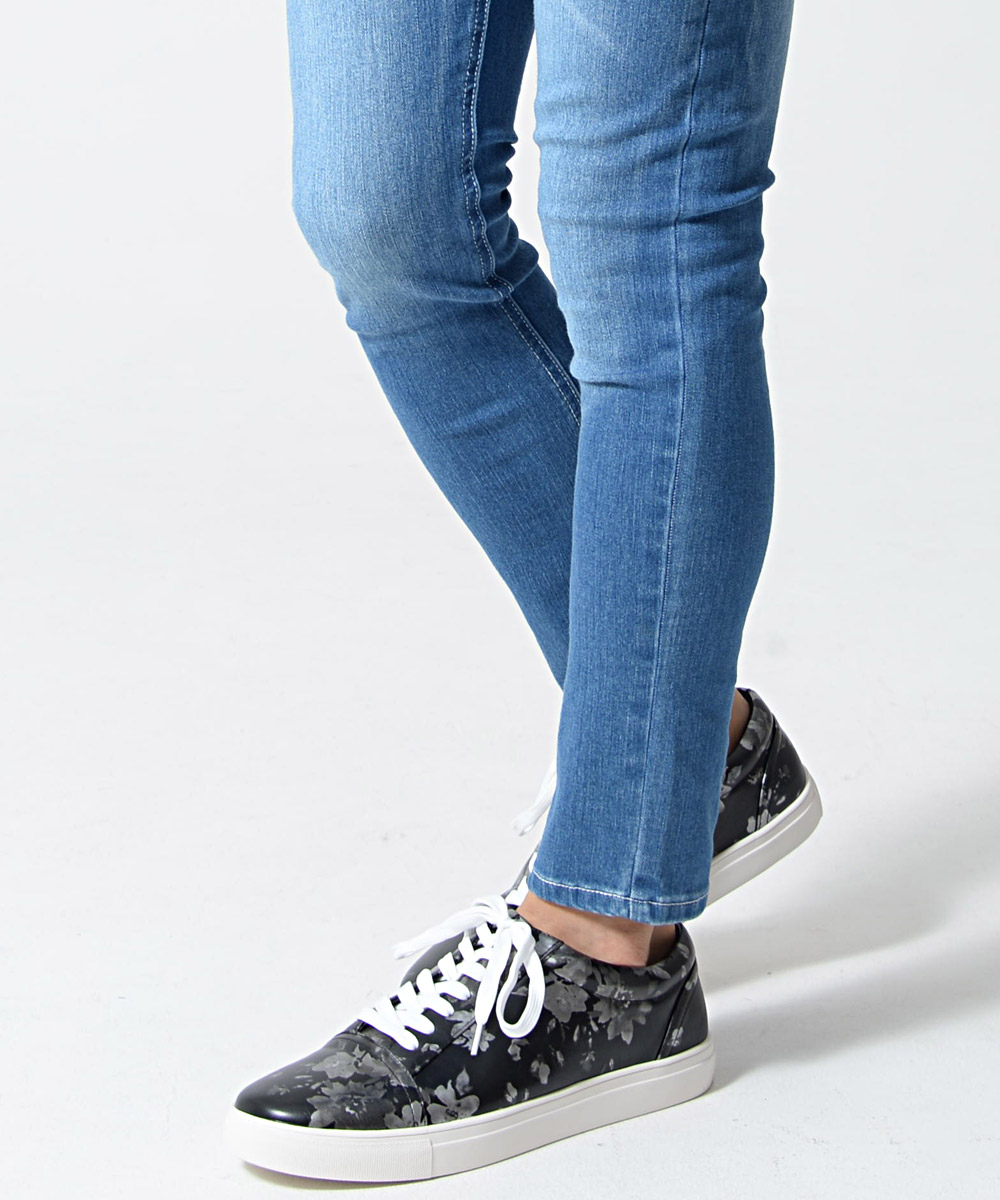 楽天市場 花柄ローカットスニーカー 全2色 あす楽対応 メンズ 靴 シューズ 白 黒 ブラック ホワイト カジュアル ストリート シンプル 春 夏 21 30代 40代 50代 60代 Mr George ミスタージョージ