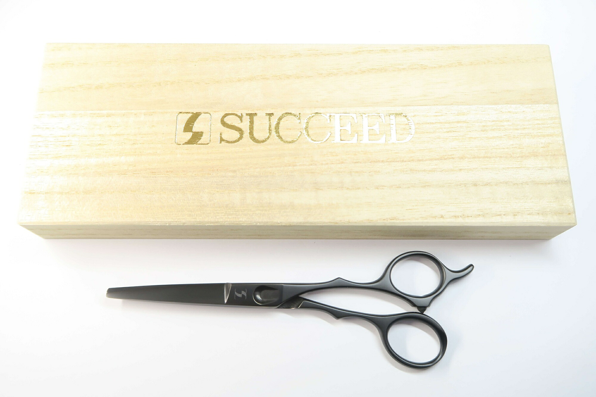 Bランク【SUCCEED サクシード】 BE-SLEN ビースレン BE55 シザー 美容師・理容師 5.5インチ 右利き 【中古】:G-1572｜中古シザー買取販売専門店Kittemi