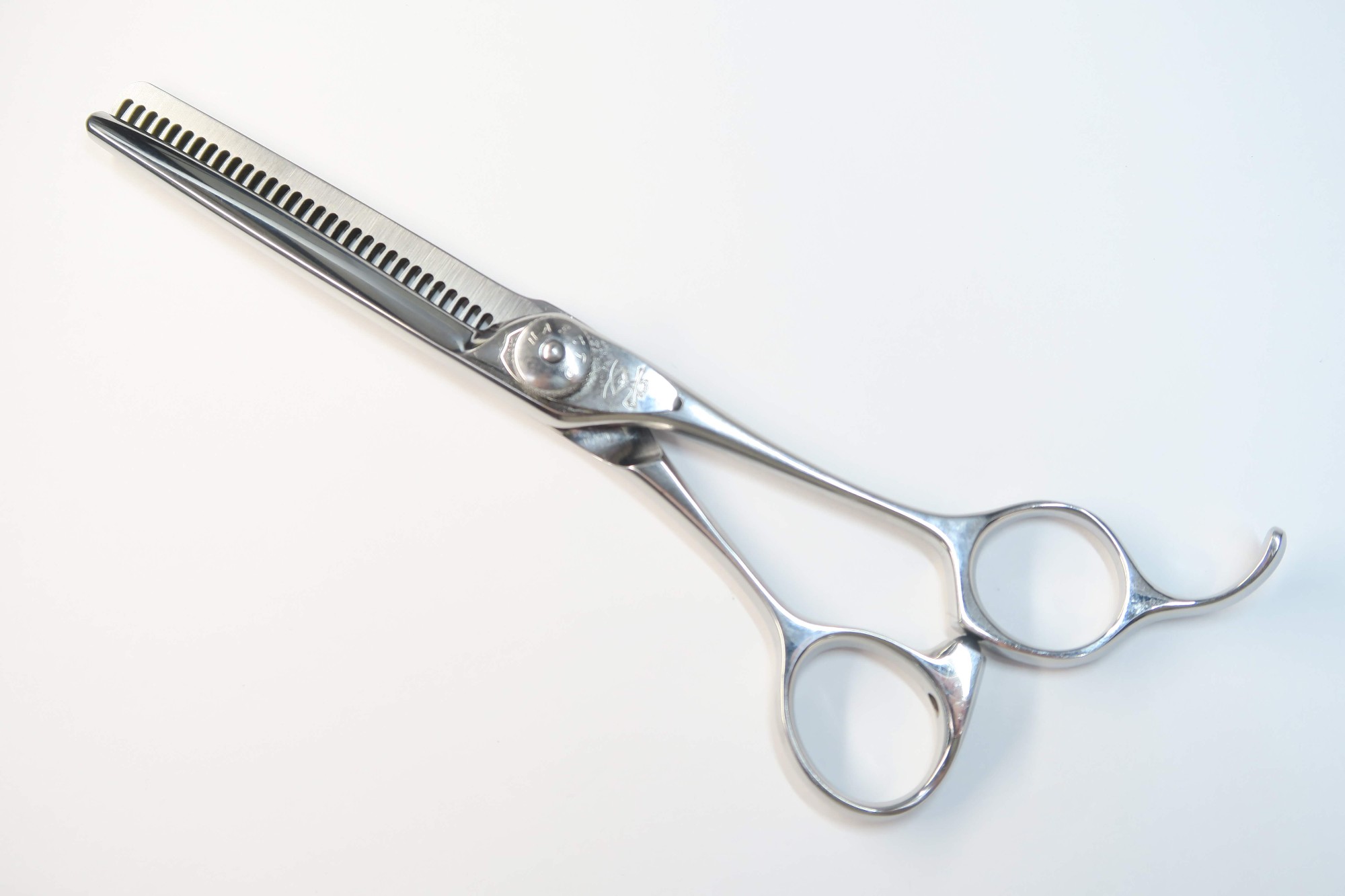 Cランク【ナルトシザー naruto scissors】 二梳きランギーB31 セニング 美容師・理容師 5.8インチ 右利き 【中古】:H-11110|中古シザー買取販売専門店Kittemi