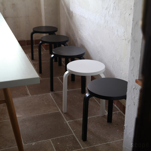 【最終価格】Artek スツール E60 ブラック ラッカー 4本脚 artek (アルテック) STOOL E60（スツールE60） 4本脚 ラッカー