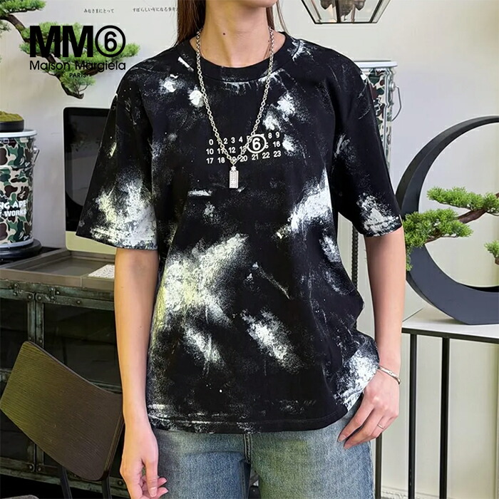【2026春夏新作】MM6 Maison Margiela エムエム6 メゾンマルジェラ ホワイトペイントTシャツ クルーネック 半袖 ショートスリーブ プリント レディース ブラック【マルタンマルジェラジャパン正規取扱店】
