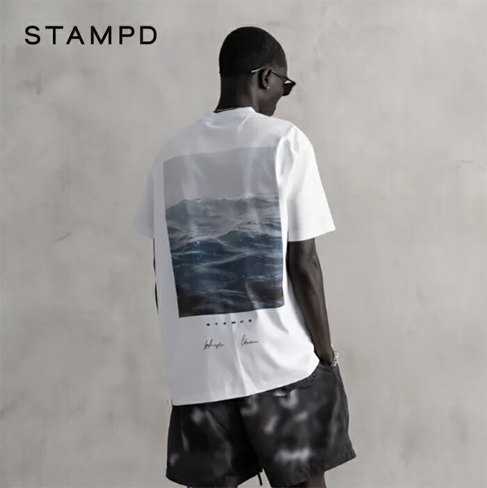 【SALE/30%OFF】【2026春夏新作】STAMPD スタンプド スタンプド サーフ リラックスTシャツ クルーネック 半袖 ショートスリーブ プリント コットンジャージー メンズ ホワイト｜S.CURVE STUDIO