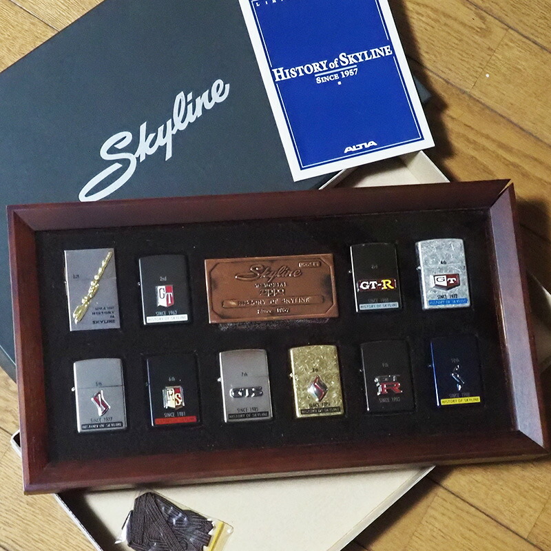 Zippo：1998年製未当て嵌める品 HISTORY of SKYLINE Nissan スカイラインコレクションジッポー10個書き割り 【現品のみ】【ニッサン】【車】【MIB】【デッド店卸し資産】【見せびらかす】【差し上げ物】【貨物輸送無料】