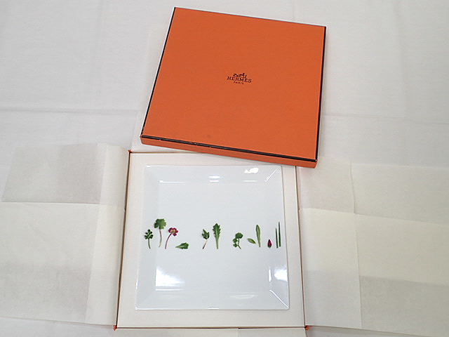 ★【送料無料】【P5倍】【サマー20%】当店通常16500が、HERMES エルメス スクエア プレート 「Mesclun/メスクラン」【未使用】【中古】レディース メンズ|セカンド