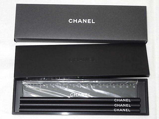 CHANELペンケース　ノベルティ　箱無し CHANEL - シャネル CHANEL 旧トラベルライン 筆箱 ポーチ
