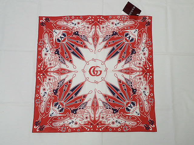 ★【送料無料】【ポイント10倍】ＧＵＣＣＩ　グッチ　ハンカチ　ポケットチーフ　バンダナ　788148 4G101 6568　【未使用】【中古】メンス、レディース
