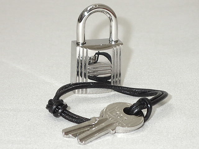 【ちー】HERMES カデナ 100番 パドロック 南京錠 鍵 楽天市場】HERMES エルメス カデナ パドロック No.120 南京錠 鍵