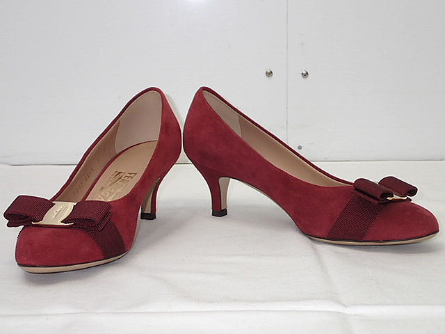 ★【送料無料】【ポイント10倍】ｓａｌｖａｄｏｒｅ　Ｆｅｒｒａｇａｍｏ　サルヴァトーレ　フェラガモ　ヴァラ　パンプス　【未使用】【中古】レディース