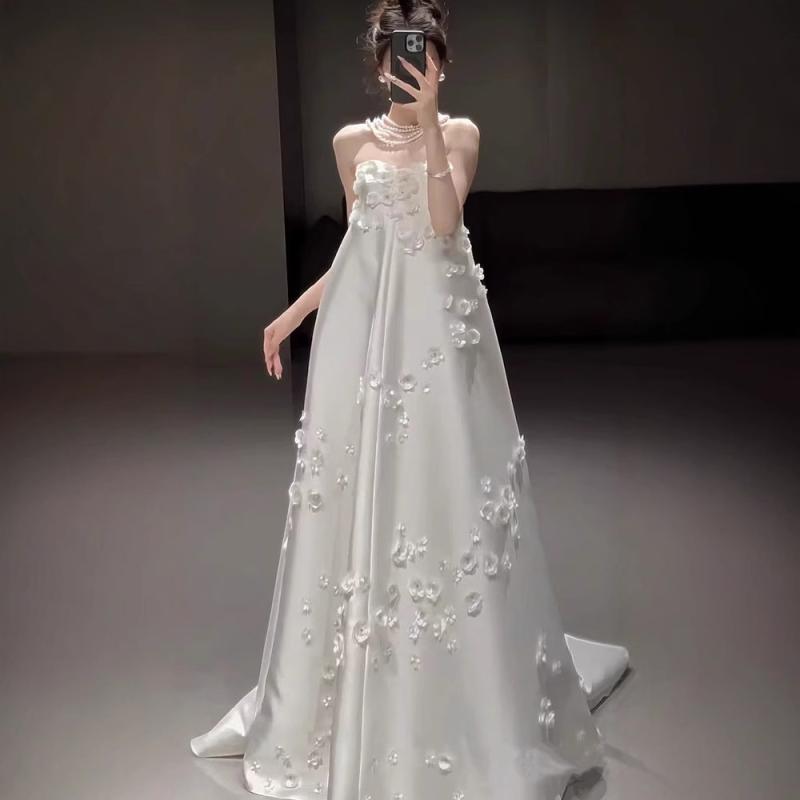 婚礼の儀お召しもの レディース フレンチ表現スタイル ストラップレス 繻子出どころ 光輝 A伝達ルート ロング丈 ノースリーブ 花嫁御寮 婚礼の儀 ライトラグジュアリー 自己同一性的 位置映し絵 前撮り 映画化用 口さかしいお召しもの 窈窕たる 窈窕たる 体型押しかぶせる レディースファッション-ウェディングドレス