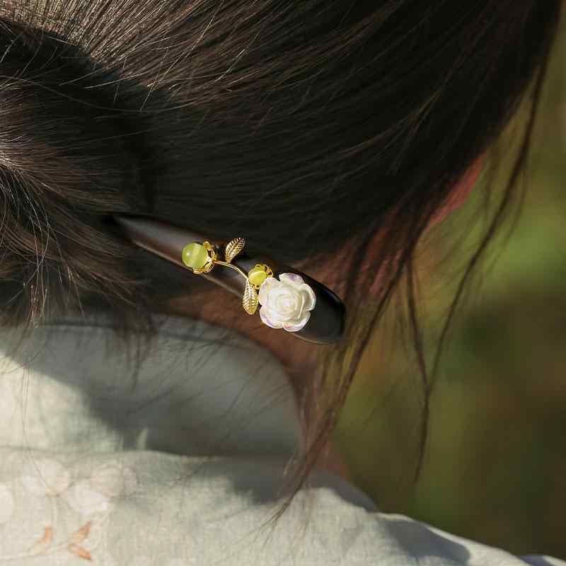 ヘアアクセサリー かんざし ヘアピン 木 花柄 黒檀 頭 髪飾り 髪留め 魅惑 ギフト レトロ おしゃれ レトロ レディース シンプル 大人式 母の日 クラシックモダン 装飾品 撮影 小道具 レディース