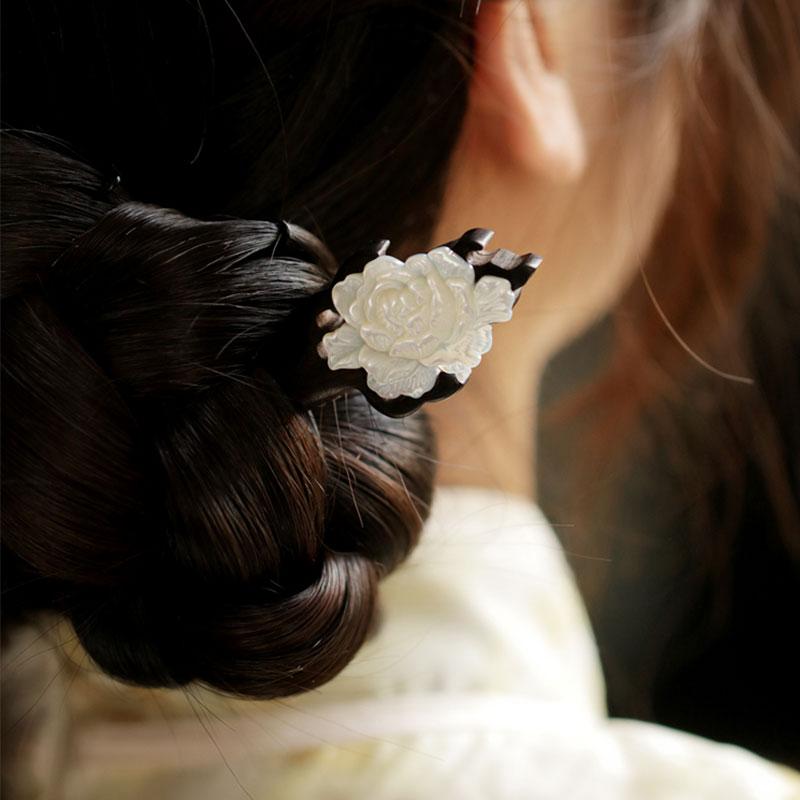 ヘアヘアアクセサリー かんざし ヘアピン 木 頭 髪飾り 花 白檀 彫刻 髪留め 大人式 母の日 ギフト レトロ おしゃれ モダン レトロ レディース シンプル ナチュラル 装飾品 撮影 小道具 レディース