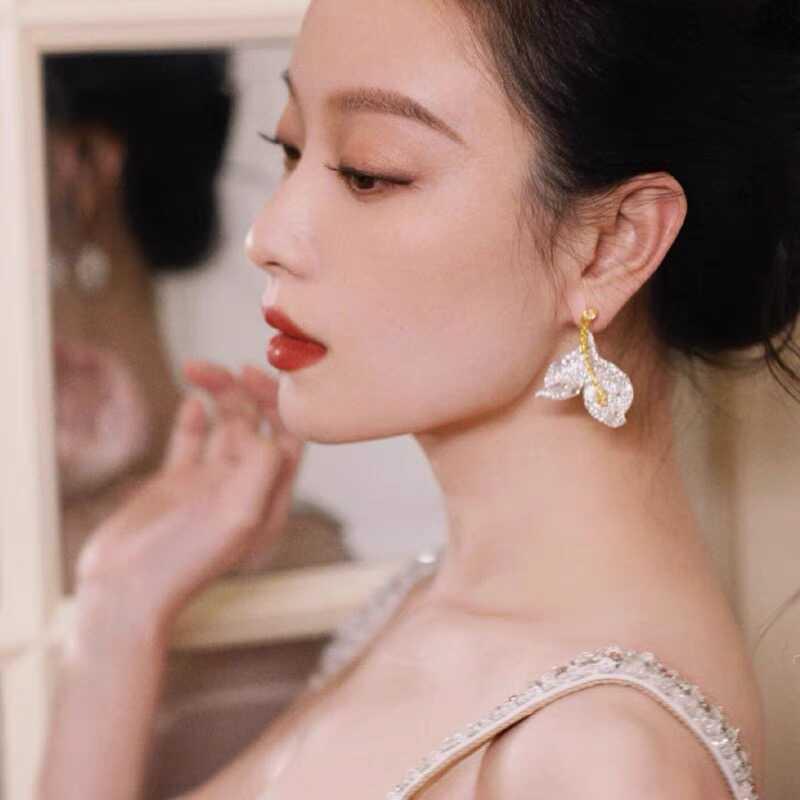 ピアス アクセサリー シルバー パーティー ディナー ラグジュアリー 豪華感 おしゃれ 綺麗 キラキラ かわいい 韓国