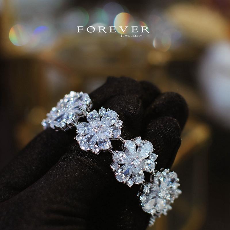 ウェディング ブレスレット レディース 花嫁 バンケット アクセサリー フラワーモチーフ 韓国 フェミニン エレガント パーティー おしゃれ ファッション