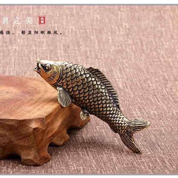 真鍮 置物 レトロ 装飾品 車 ダッシュボード 卓上小物 ミニ 鯉 アンティーク 銅 ティー ペット 鯉 毎年 恒例 装飾品