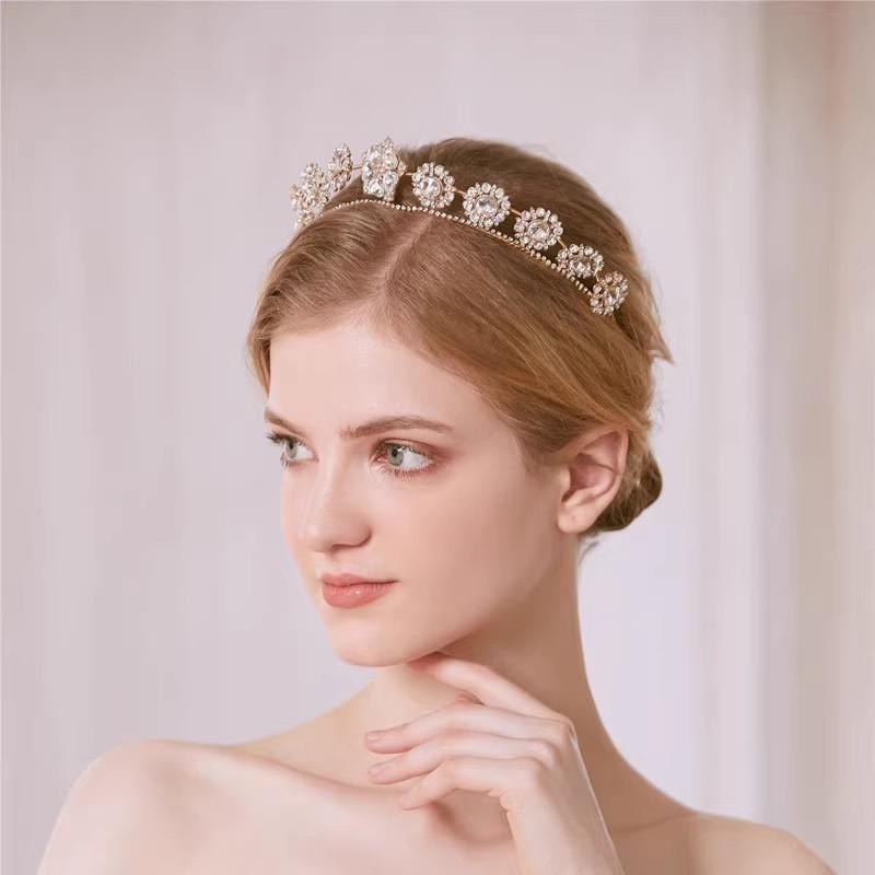 ティアラ クラウン 王冠 ヘッドバンド 花嫁 ジュエリー ヘアアクセサリー 髪飾り カチューシャ ウェディング 大人 レディース 大人式 エレガント 結婚式 アクセサリー 頭飾り 撮影 小道具 レディース