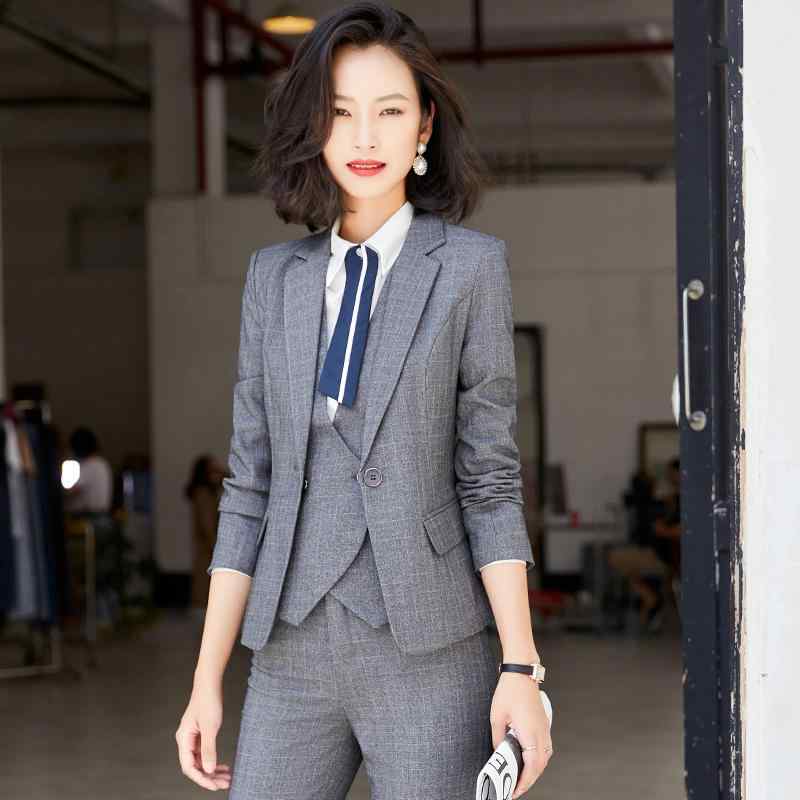 心地好い 背広 レディース 成年者 好いたらしい 今めかしい 成人女性服 レディース 薄墨色 背広 3点 御役目着 御役目 ユニフォーム 限りない 大きめ大きさ ズボン下 スコート