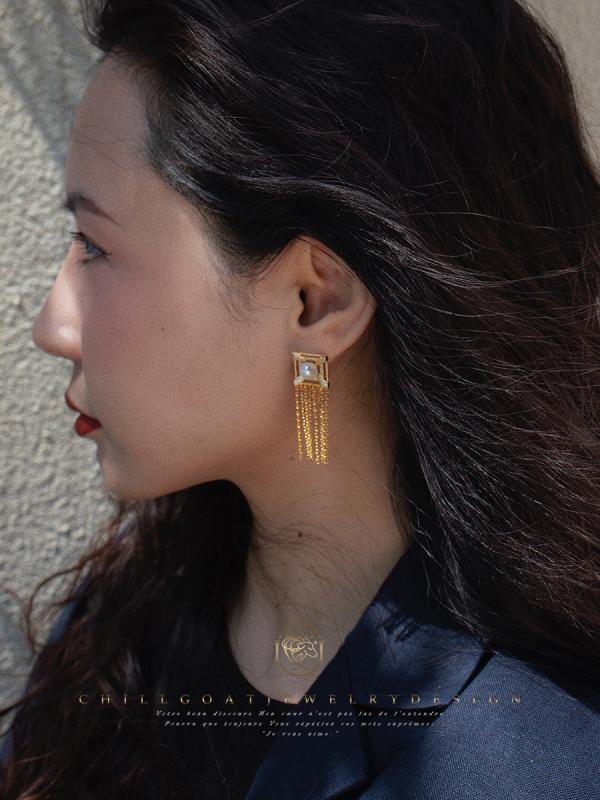レトロ タッセル パールピアス  夏 パールイヤリングピアス 雅びやか 自己同一性