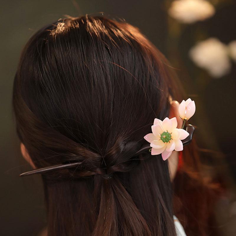 ヘアヘアアクセサリー かんざし ヘアピン 木 頭 花モチーフ 髪飾り 髪留め 大人式 母の日 手工 ギフト レトロ おしゃれ モダン レトロ レディース シンプル ナチュラル 装飾品 撮影 小道具 レディース