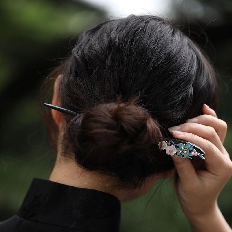 ヘアヘアアクセサリー かんざし ヘアピン 木 頭 髪飾り 花 髪留め 大人式 母の日 ギフト レトロ おしゃれ モダン チャイナ風 レトロ レディース シンプル ナチュラル 装飾品 撮影 小道具 レディース 7,526円