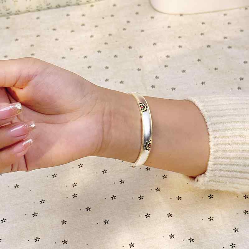 バングル レディース 純銀9999 高純度シルバー エナメル彩 描金 金彩 宝相花 フラワーモチーフ 彫刻 開口 新中華風 デザイン 女性用 アクセサリー