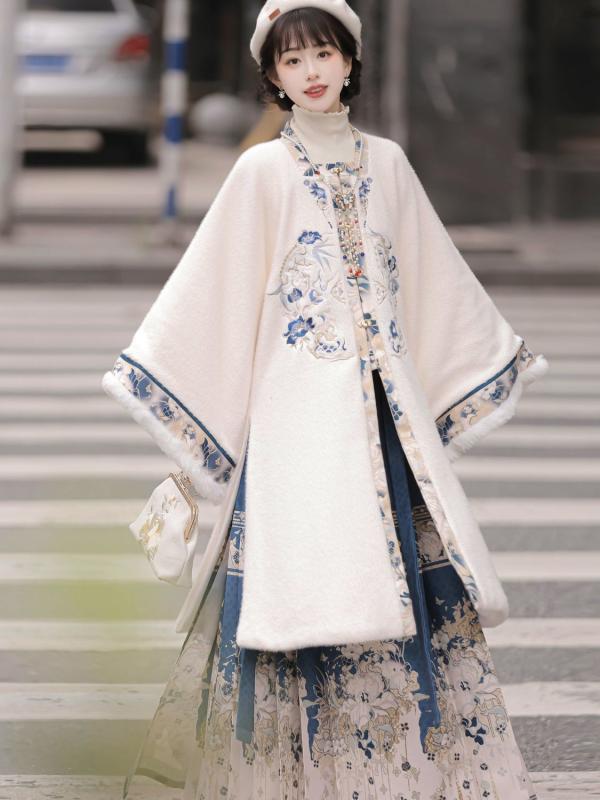 漢服 レディース 明制 ふわふわ 起毛感 暖か ポリエステル 立体装飾 刺・墸 スクエアネック 対襟トップス 羽織り 馬面裙 プリーツスカート デイリーユース 普段着 秋冬