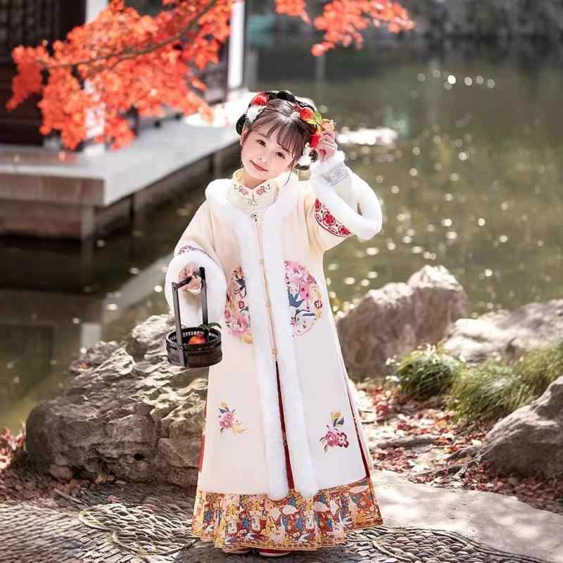 漢服 女の子 キッズ 秋冬 唐装 チャイナドレス 中華風 民族衣装 古風 馬面裙 スカート セットアップ 裏起毛 柔らかい ポリエステル裏地 コットン混 旧正月 お祝い 祝い着 晴れ着 発表会 イベント かわいい
