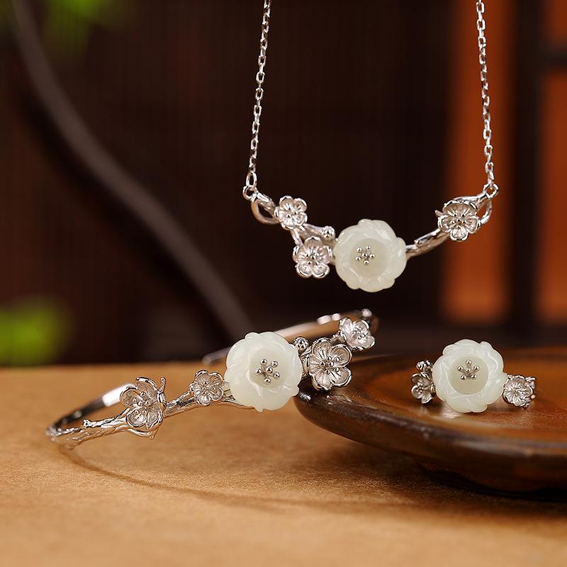 アクセサリーセット レディース S925 シルバー 和田玉 象嵌 梅の花 レトロ 中国風 光沢 フラワーモチーフ 繁栄の花 上品 エレガント ネックレス ブレスレット 指輪 セット プレゼント ギフト|セキュアデポ