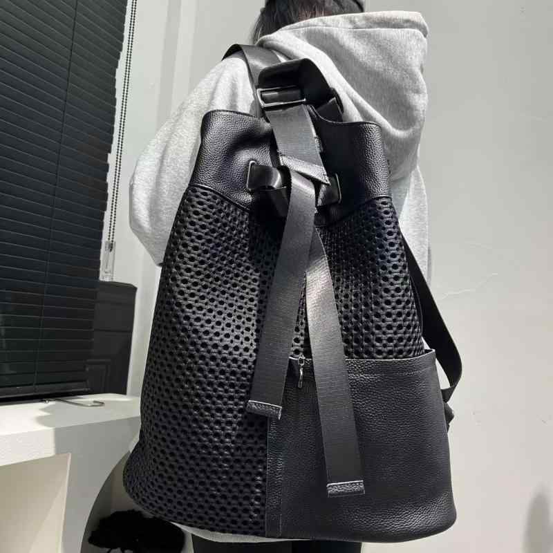 リュック レディース 女性用 ワンショルダー 軽量 大容量 メッシュ 切り替え ナイロン ソフト素材 ブラック 縦型 スクエア ファスナー開閉 ポケット多数 間仕切り付き 通勤 通学 デイリーユース マザーズバッグ 旅行 シンプル カジュアル