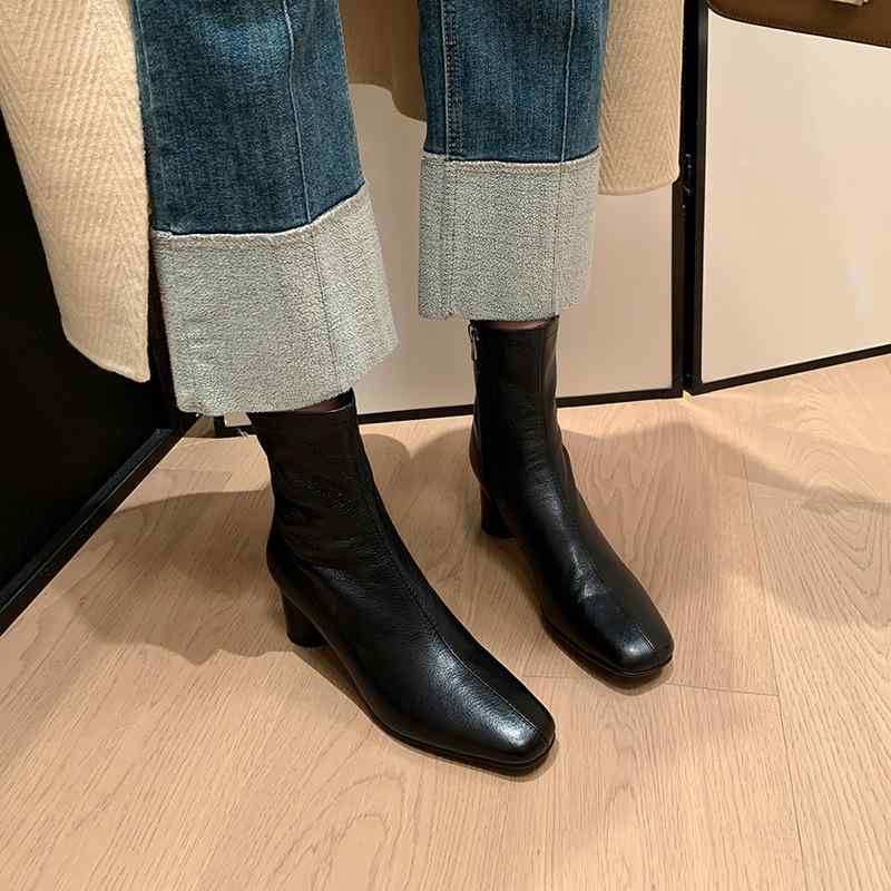 ショートブーツ レディース 女性用 羊革 ラムスキン 上品 エレガント 高見え 細身 歩きやすい 安定感 スクエアトゥ 太ヒール チャンキーヒール ミドルヒール サイドジップ 通勤用 オフィス カジュアル 秋冬 天然ゴムソール 豚革インナー