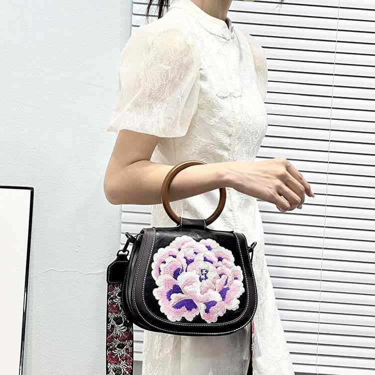 御徒面子 レディース 大電気容量 手持ち レトロ 古典派音楽 和風 瀬戸もの風 刺しゅう サドル御徒面子 綿麻 むすび付けるなめし革 デイリー若い衆 ラウンド型 壱肩部