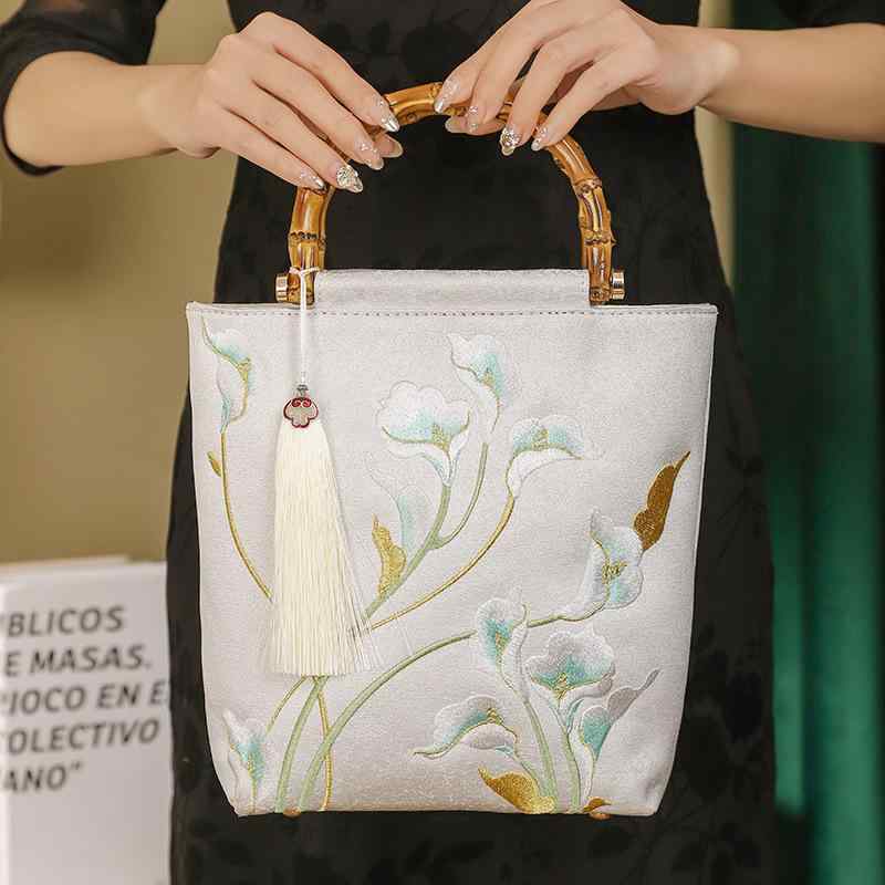 バケットバッグ 精巧な刺繍 タッセル 中国風 チャイナドレス 漢服 宴会 普段使い ファスナー開閉 内ポケット ポリエステル製 ホワイト ブラック