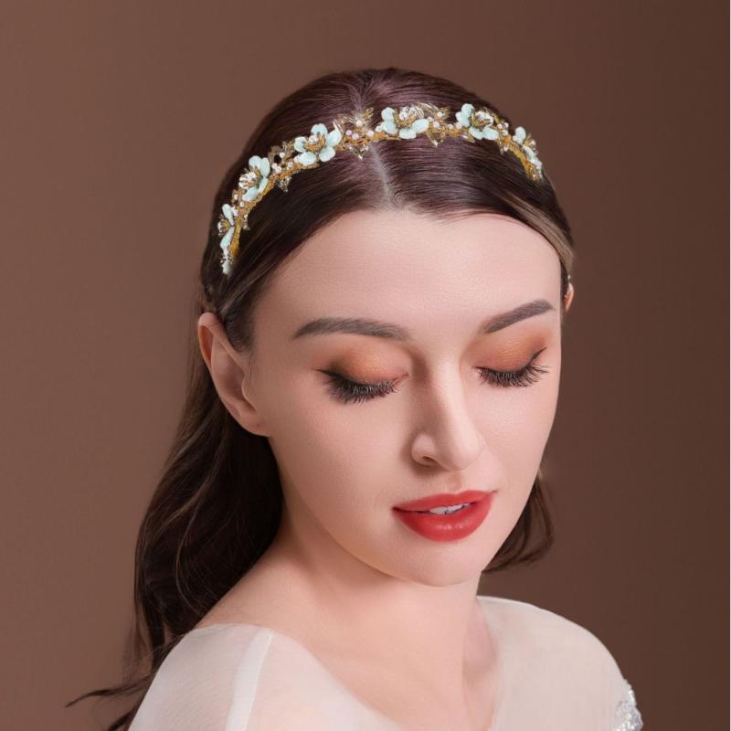 カチューシャ レディース 高級感 エレガント 上品 繊細 ラインストーン ヘアバンド ピンク 花モチーフ 細身 髪飾り 幅広いスタイルに 普段使い オフィス デート パーティー 結婚式 合金製 電気メッキ加工 清楚 フェミニン 大人可愛い