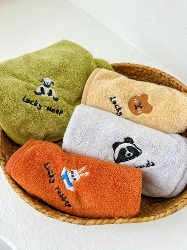 ハンドタオル ベビー キッズ 吸水性抜群 サンゴマイヤー 刺繍 韓国風 アニマル柄 羊 パンダ うさぎ クマ 洗顔タオル よだれ拭き 幼稚園 保育園用 かわいい