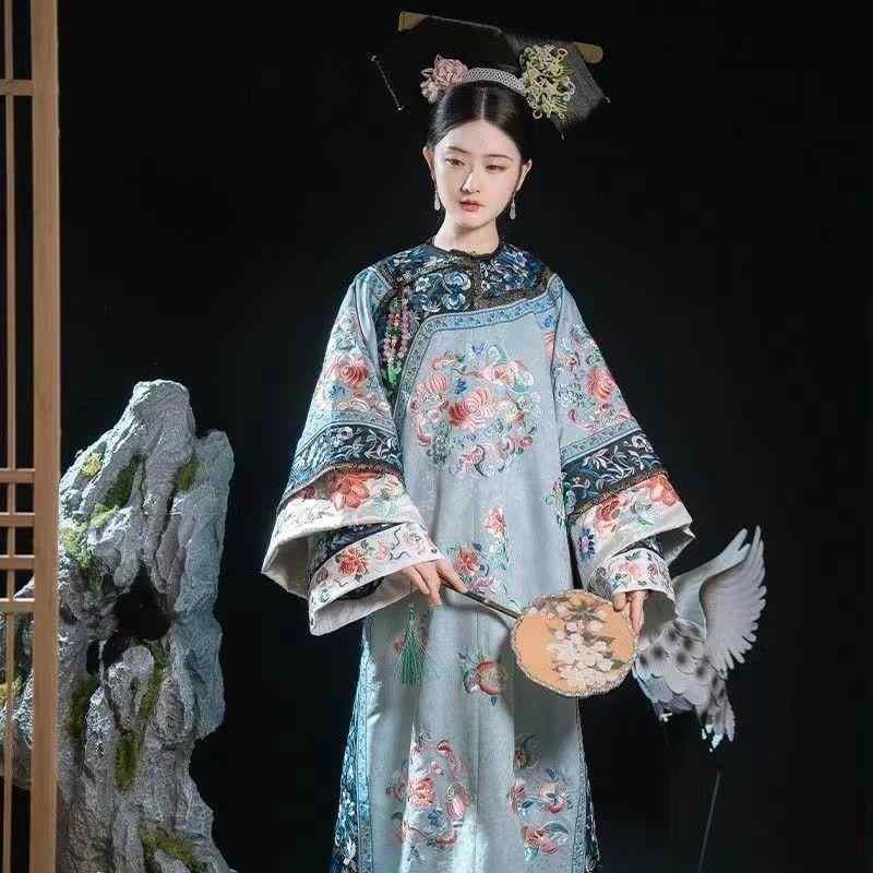 チャイナドレス レディース 清代風 漢服風 宮廷服飾 ロング丈 貴妃スタイル 格格風 プリント柄 ポリエステル ストレートシルエット 春夏 イベント ステージ衣装 コスプレ 古風 中国風