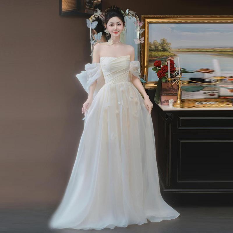 ウェディングドレス レディース フレンチテイスト オフショルダー ベアトップ 高級感 上品 軽やか 新婦 結婚式 披露宴 二次会 パーティー ロング丈 スレンダーライン 編み上げ イブニングドレス 個性的