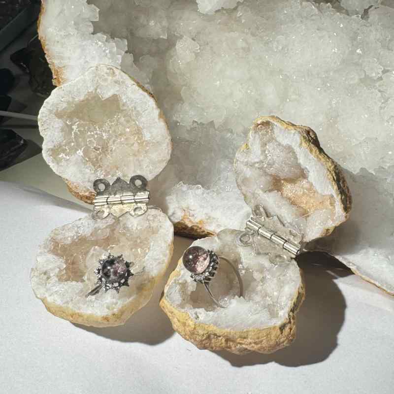 ジュエリー収納ボックス 天然白水晶 原石 白ロック瑪瑙 ジオード 指輪 リングケース アクセサリー ピアス 小物収納 モダン シンプル ホワイト ギフト 贈り物 結婚記念日 カップル 夫婦 両親向け
